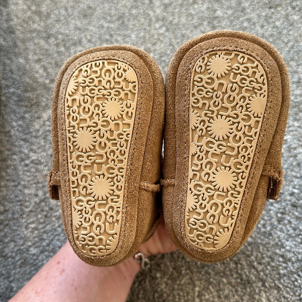Toddler fleece lined UGG boots - Picture 3 of 5